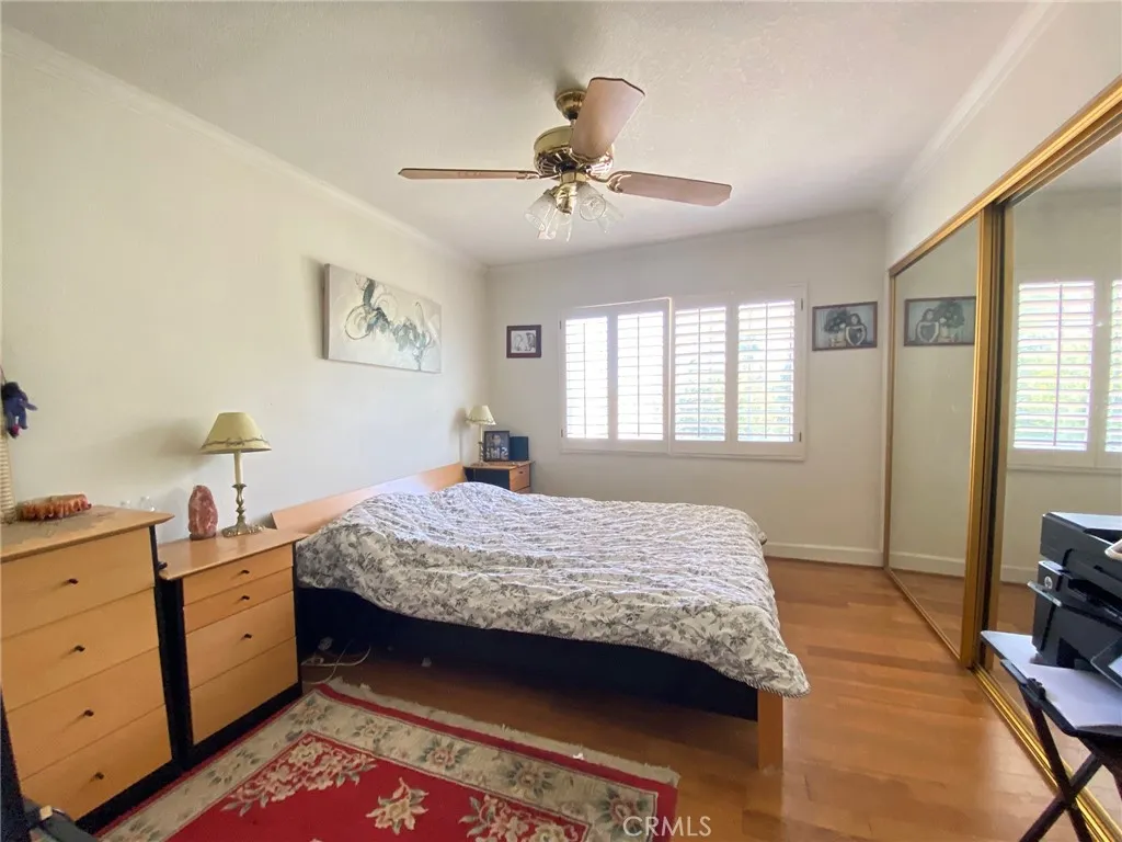 5323 Del Moreno Drive, Woodland Hills, California 91364 home-pic-4